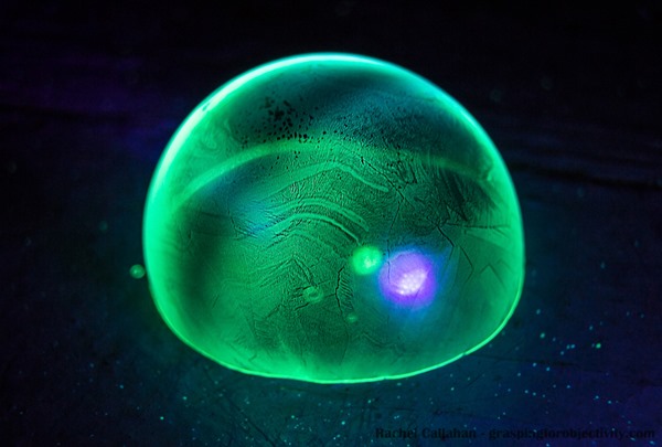 Glow-in-the-dark-frozen-bubbles-4